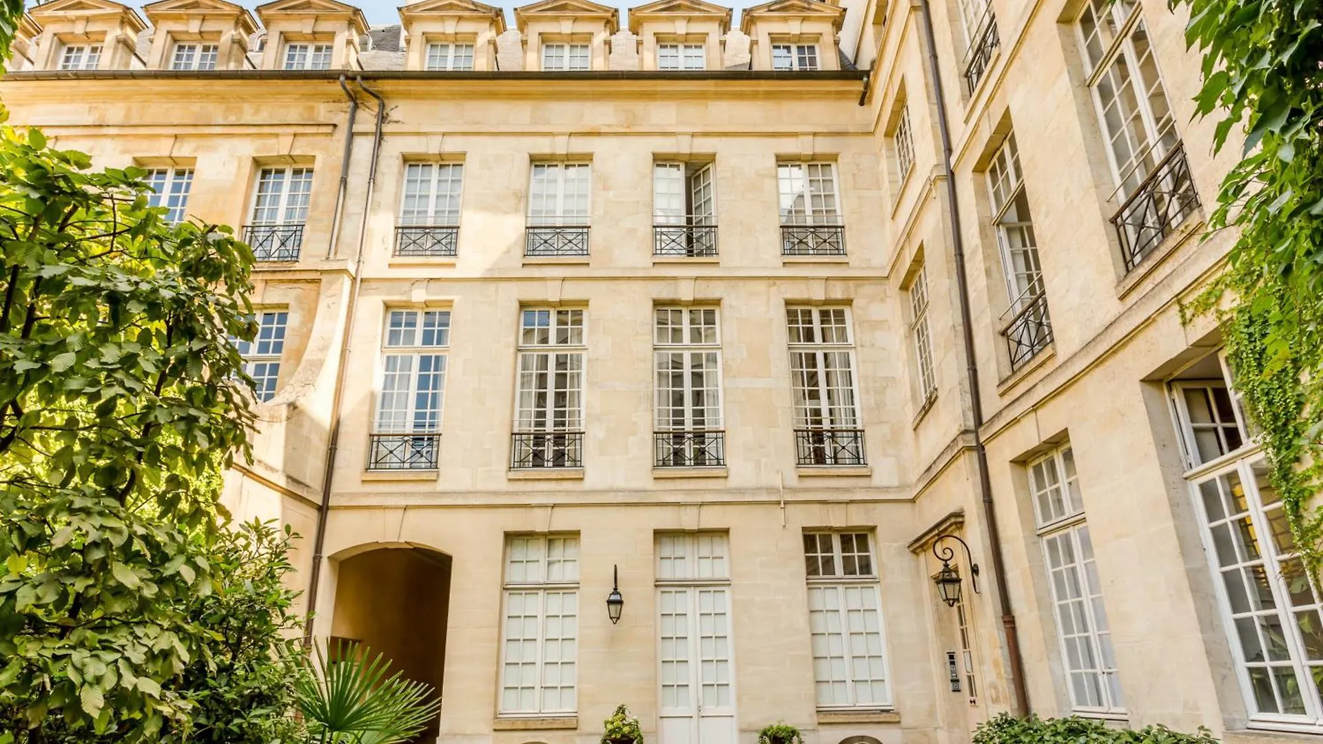 Merveil - Luxury - Marais - Archives I Apartment Paris